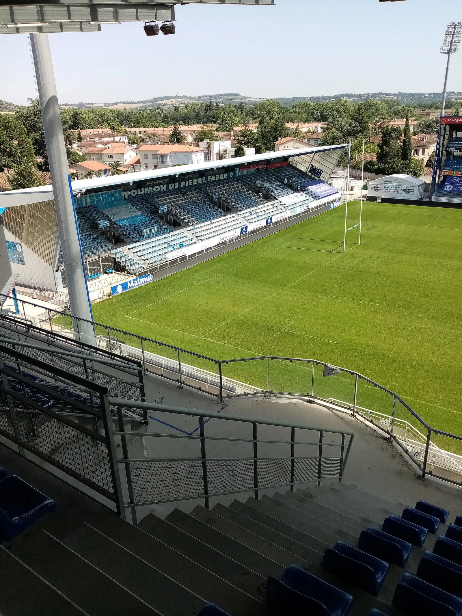 Tribune Nord du stade Pierre-Fabre à Castres, photographiée le 16 juin 2021.
