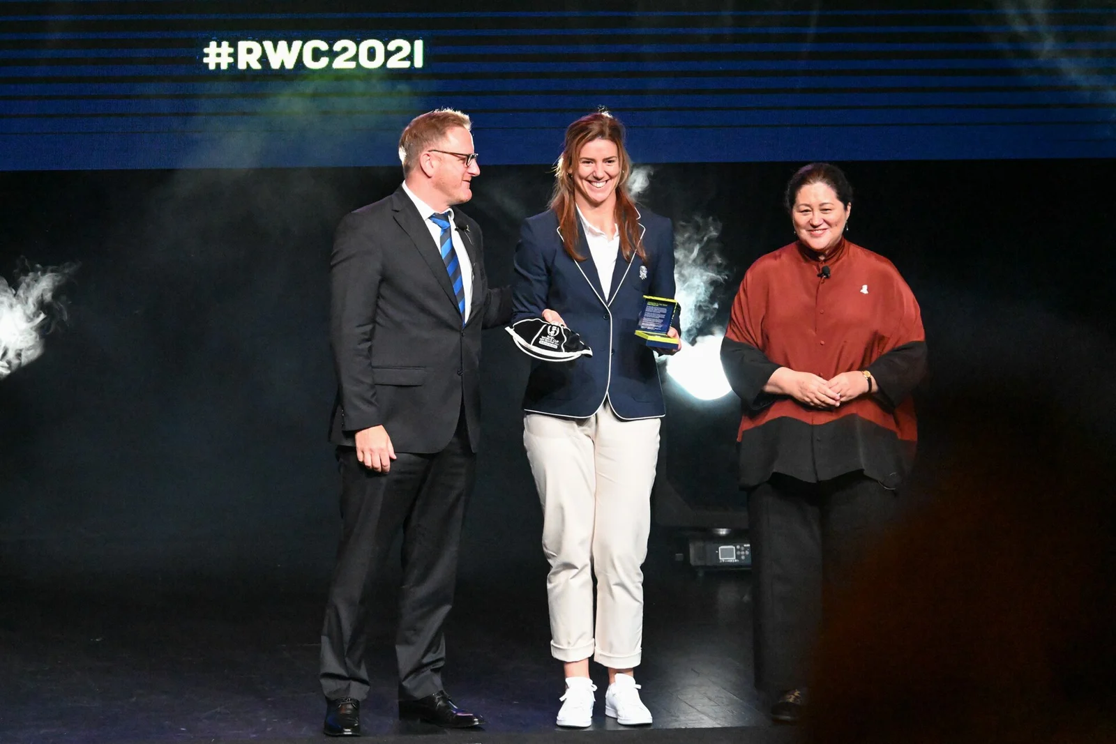 Sarah Hunter lors de la cérémonie de remise de sa médaille et de sa casquette, le 3 octobre 2022.